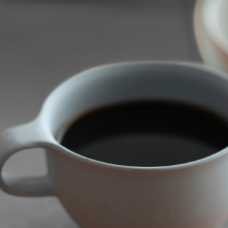 地元のロースターが届ける、海辺のコーヒー。