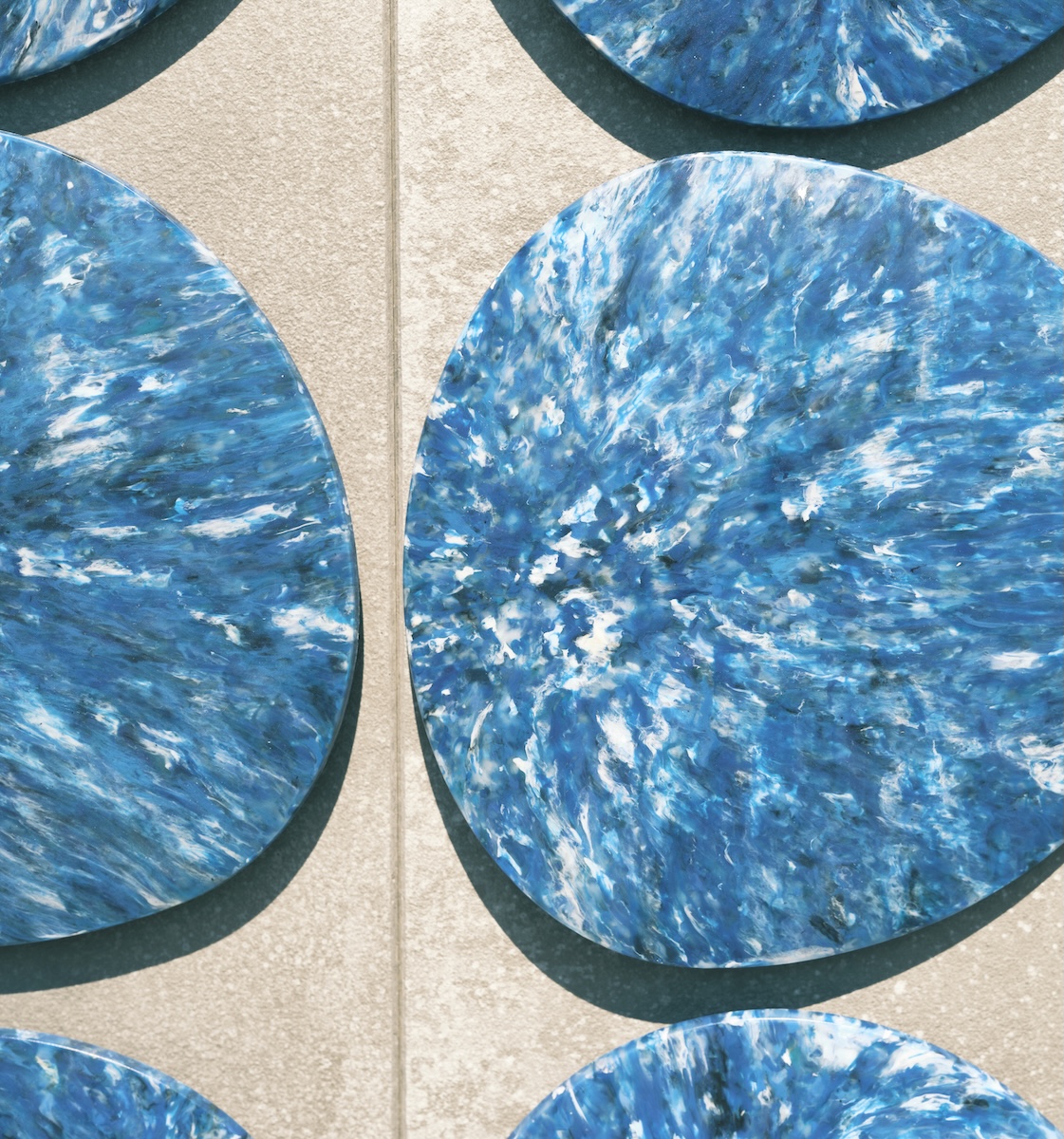 海洋プラスチックをアップサイクルしたプロダクトを使用しています